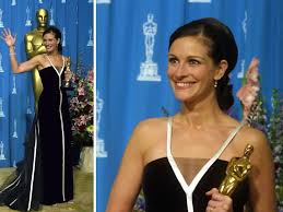 C:\Users\ASUS\Pictures\Roma Meydanı-Şubat-2026-ŞI-Valentino Garavani-Kennedy-Onassis-Julia-Roberts-Lady Diana.jpg