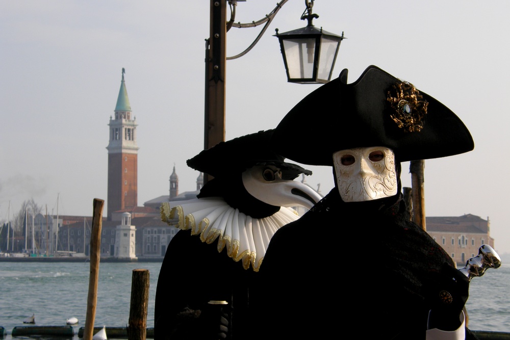 C:\Users\ASUS\Pictures\Roma-Meydanı-Şubat-2026-Venice-Carnival-11.jpg