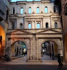 C:\Users\ASUS\Pictures\Roma Meydanı-Şubat-2026-VERONA-Porta Borsari.jpg