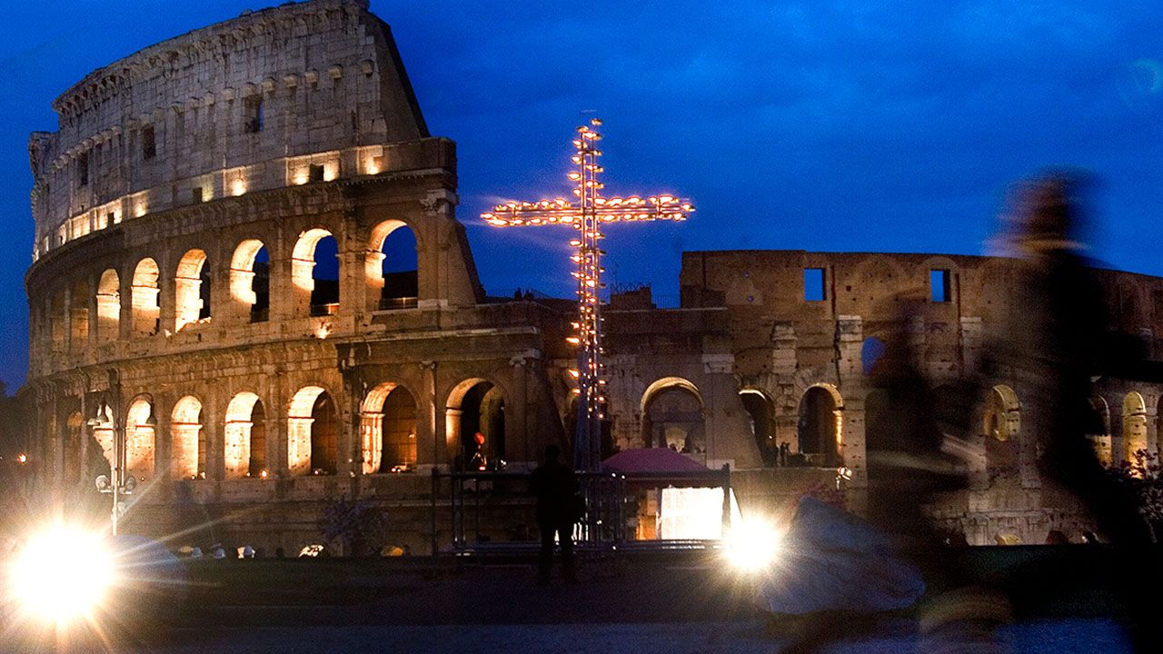 Droga Krzyżowa w Koloseum. Transmisja w TVP1. Gdzie oglądać na żywo i  online | TVP INFO