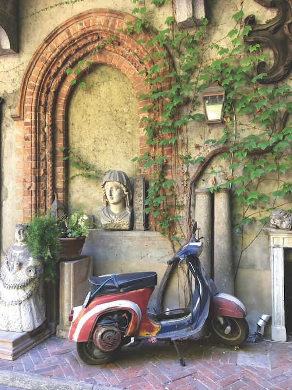 C:\Users\ASUS\Pictures\Roma Meydanı-İtalya-Kültür ve Sanat Dergisi-Vespa.jpg