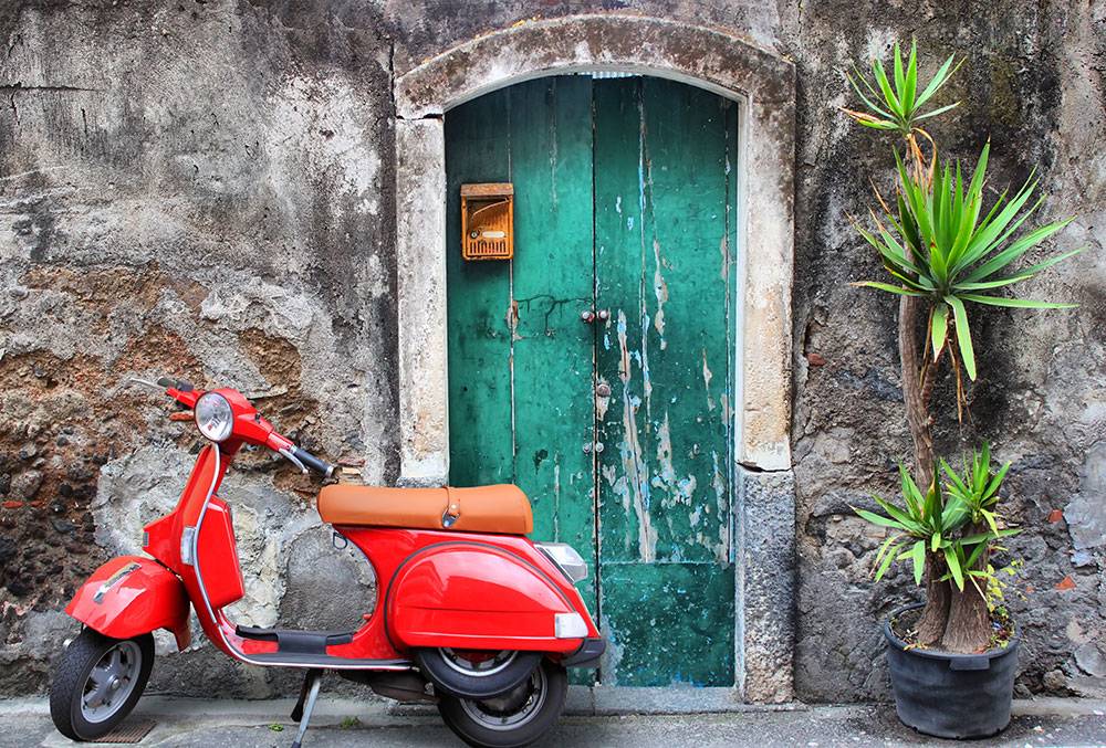 C:\Users\ASUS\Pictures\Roma Meydanı-İtalya-Kültür ve Sanat Dergisi-Vespa-scooter.jpg