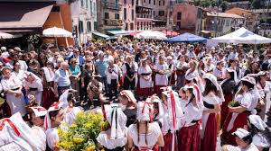 C:\Users\ASUS\Pictures\Roma Meydanı -İtalya Kültür Tarih Sanat Dergisi- Roma - Nemi -Çilek Festivali-5-.jpg
