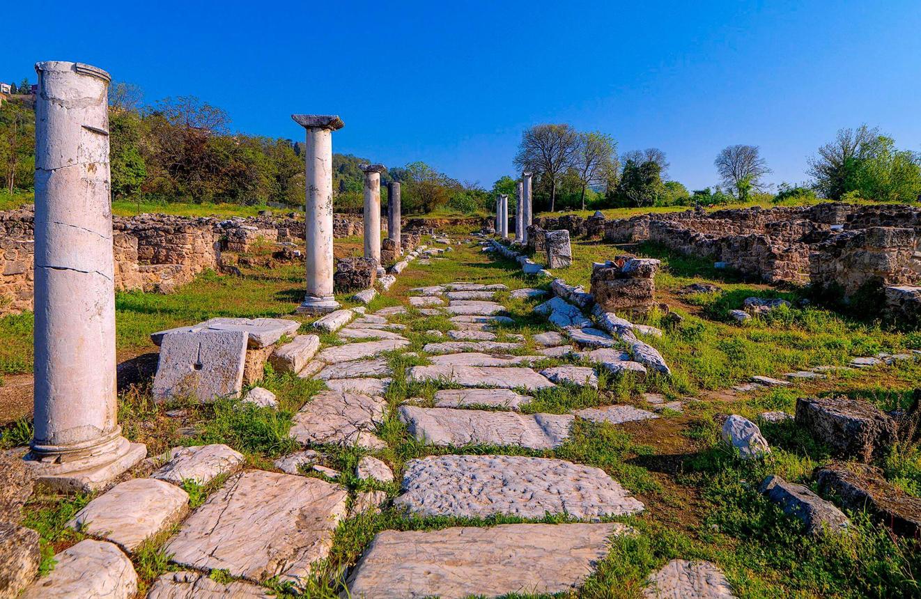 C:\Users\ASUS\Pictures\Roma Meydanı-İtalya Kültür Sanat Tarih Dergisi - Via Egnatia.jpg